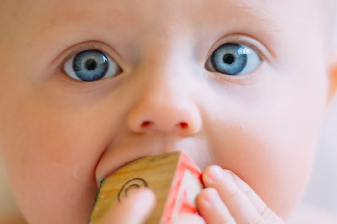 Unscented wipes can be used to wipe baby's toys