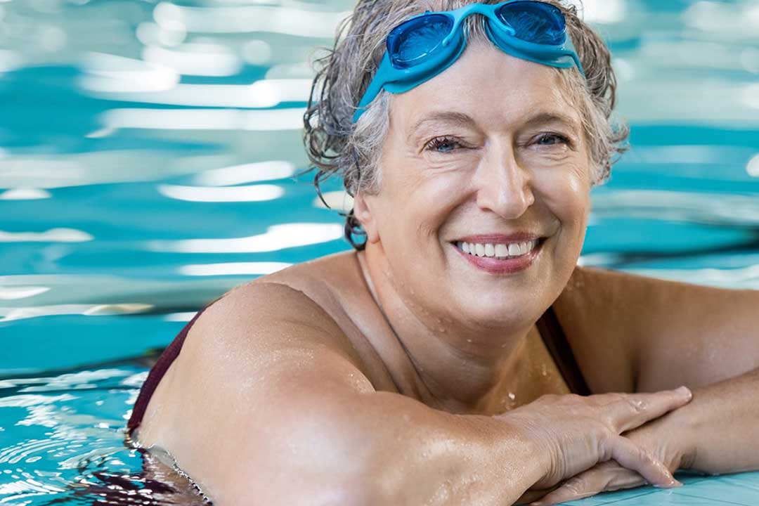 Incontinence people can swim in water diapers